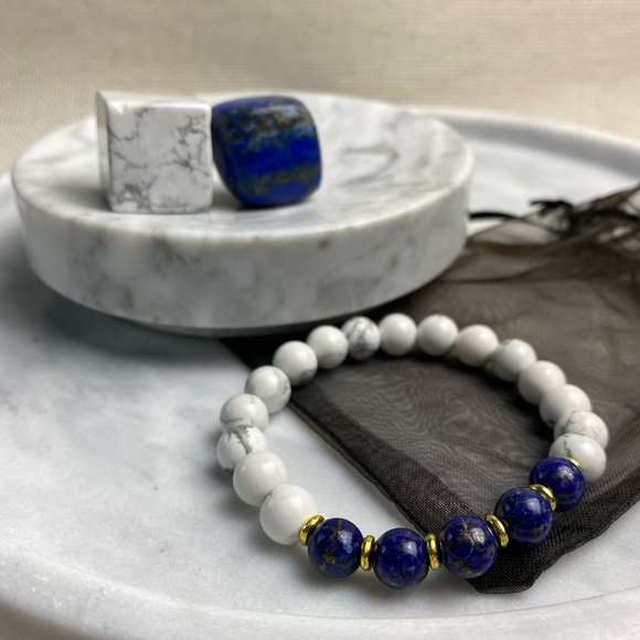 Howlite & Lapis Lazuli Crystal Bracelet with Tumbles - Picture 4 of 7